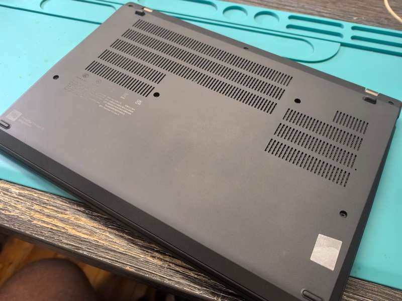 LATE ENTRY-13th gen i5-LENOVO THINKPAD T14*i5-1335u*16GB DDR4*FHD*256GB SSD