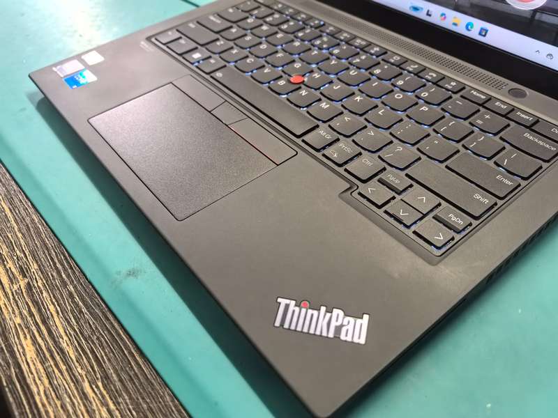LATE ENTRY-13th gen i5-LENOVO THINKPAD T14*i5-1335u*16GB DDR4*FHD*256GB SSD