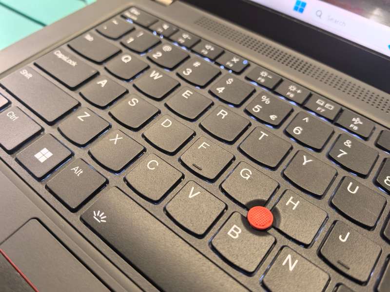 LATE ENTRY-13th gen i5-LENOVO THINKPAD T14*i5-1335u*16GB DDR4*FHD*256GB SSD