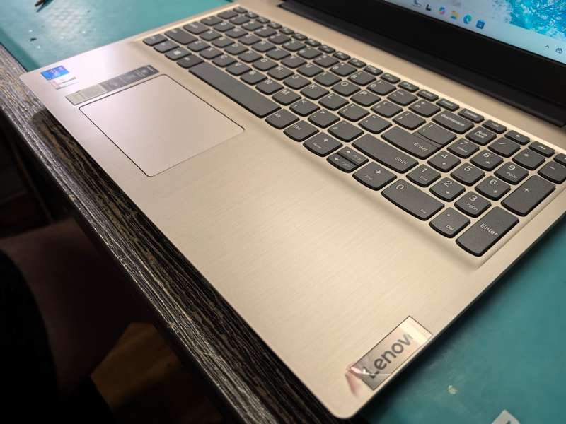 QUAD CORE 11TH GEN i7*LENOVO IDEAPAD 3*i7-1165G7*12GB DDR4*1000GB SSD*HD