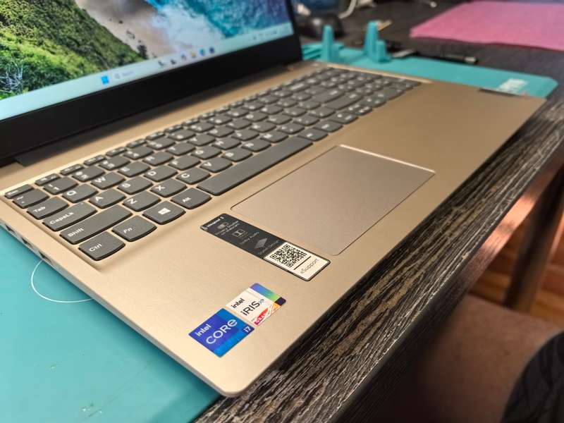 QUAD CORE 11TH GEN i7*LENOVO IDEAPAD 3*i7-1165G7*12GB DDR4*1000GB SSD*HD
