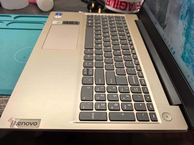 QUAD CORE 11TH GEN i7*LENOVO IDEAPAD 3*i7-1165G7*12GB DDR4*1000GB SSD*HD