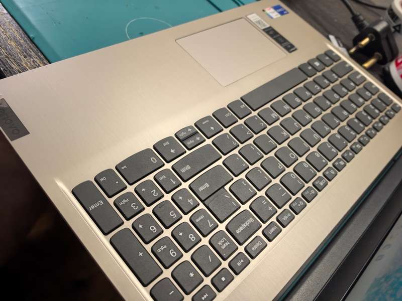 QUAD CORE 11TH GEN i7*LENOVO IDEAPAD 3*i7-1165G7*12GB DDR4*1000GB SSD*HD