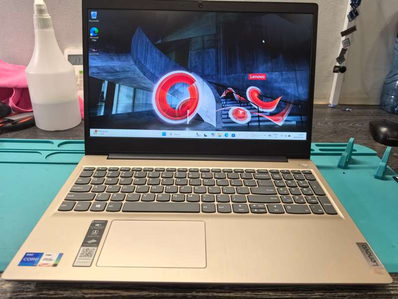QUAD CORE 11TH GEN i7*LENOVO IDEAPAD 3*i7-1165G7*12GB DDR4*1000GB SSD*HD