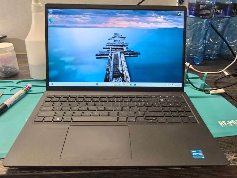*12TH GEN*DELL LATITUDE 3520*i3-1215U*8GB DDR4*256GB SSD*1000GB HDD-FHD*