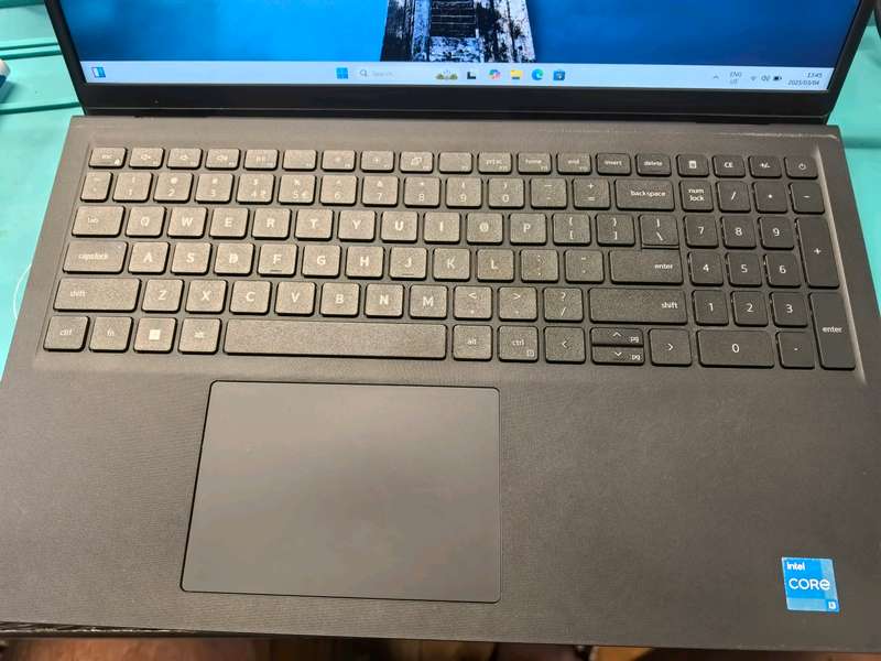 *12TH GEN*DELL LATITUDE 3520*i3-1215U*8GB DDR4*256GB SSD*1000GB HDD-FHD*