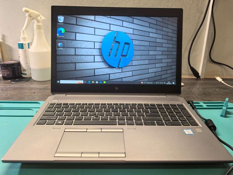 HP ZBOOK 15 G5*i7-8850H*16GB DDR4*256GB SSD*NVIDIA P2000 4GB*FHD
