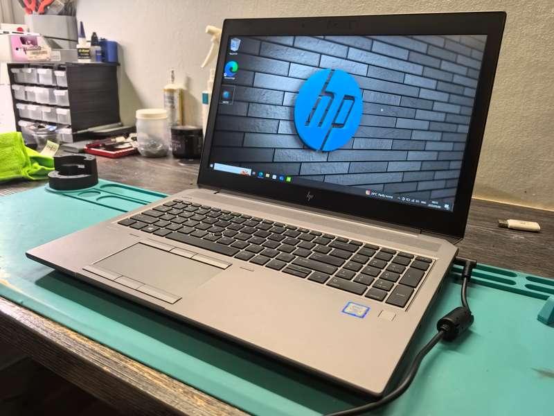 HP ZBOOK 15 G5*i7-8850H*16GB DDR4*256GB SSD*NVIDIA P2000 4GB*FHD