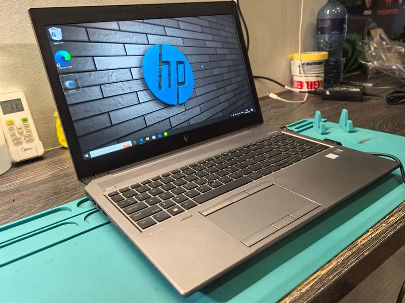 HP ZBOOK 15 G5*i7-8850H*16GB DDR4*256GB SSD*NVIDIA P2000 4GB*FHD