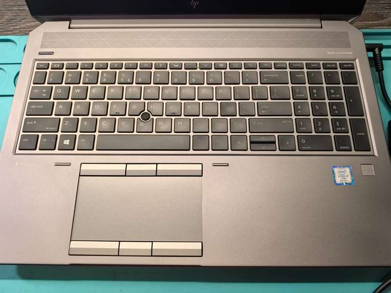 HP ZBOOK 15 G5*i7-8850H*16GB DDR4*256GB SSD*NVIDIA P2000 4GB*FHD
