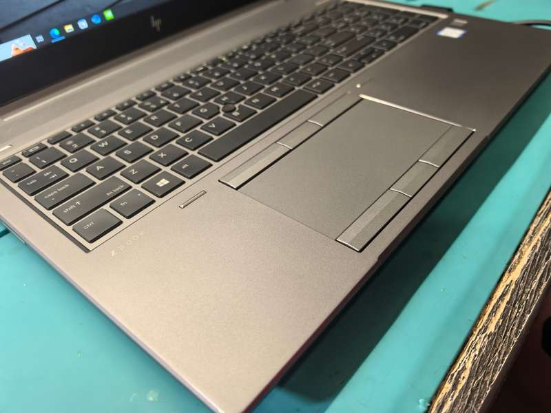 HP ZBOOK 15 G5*i7-8850H*16GB DDR4*256GB SSD*NVIDIA P2000 4GB*FHD