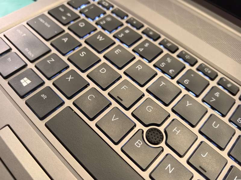 HP ZBOOK 15 G5*i7-8850H*16GB DDR4*256GB SSD*NVIDIA P2000 4GB*FHD