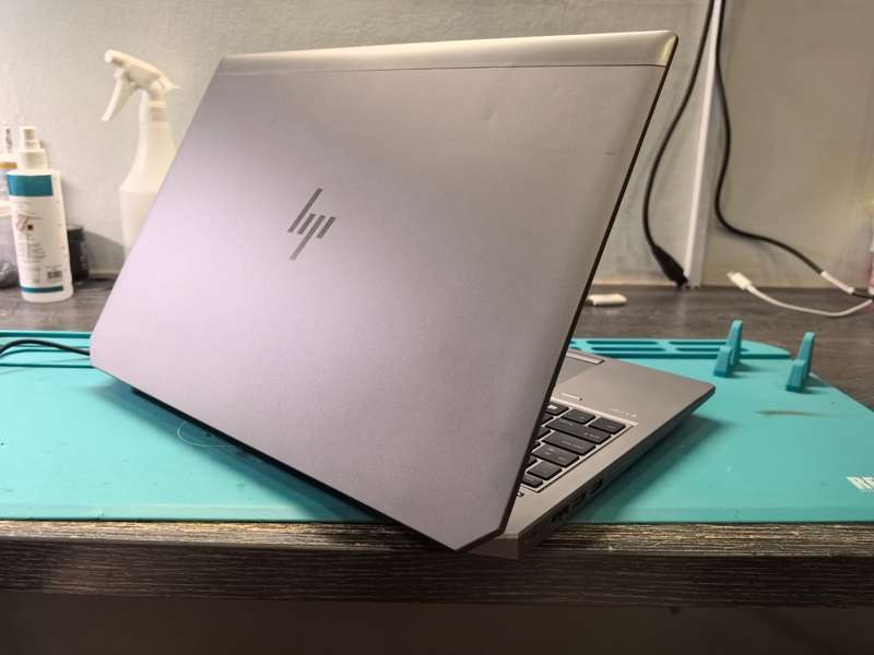 HP ZBOOK 15 G5*i7-8850H*16GB DDR4*256GB SSD*NVIDIA P2000 4GB*FHD