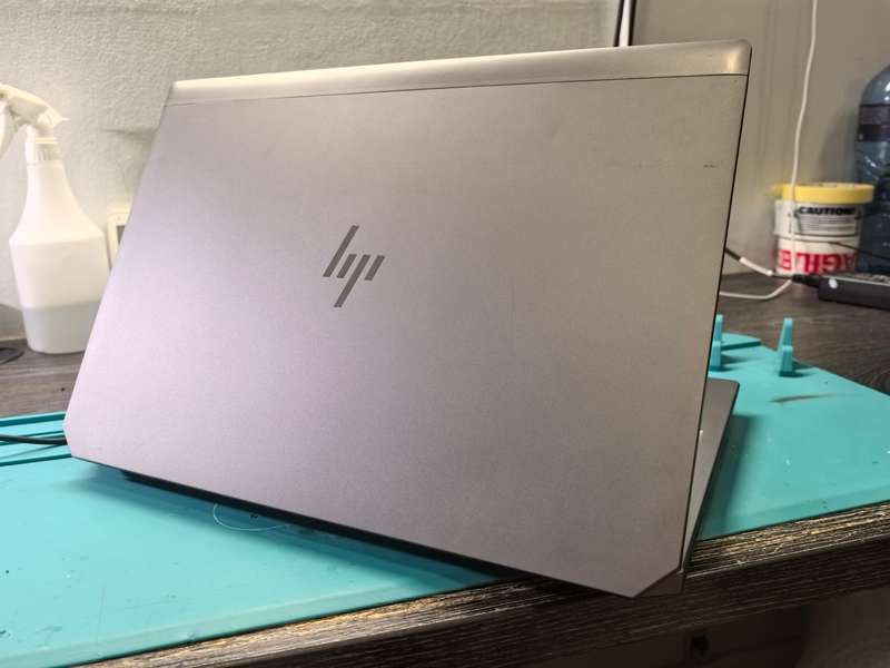 HP ZBOOK 15 G5*i7-8850H*16GB DDR4*256GB SSD*NVIDIA P2000 4GB*FHD