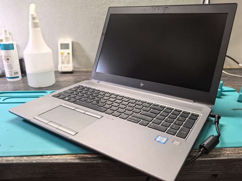 HP ZBOOK 15 G5*i7-8850H*16GB DDR4*256GB SSD*NVIDIA P2000 4GB*FHD