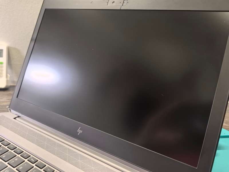 HP ZBOOK 15 G5*i7-8850H*16GB DDR4*256GB SSD*NVIDIA P2000 4GB*FHD