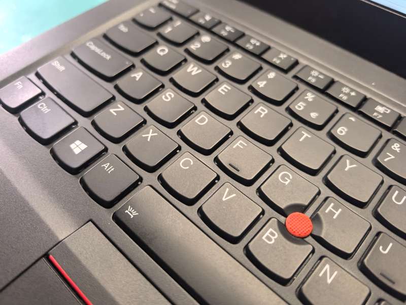 QUAD CORE i7-LENOVO THINKPAD T14S*i7-10610U*16GB DDR4*FHD*256GB SSD