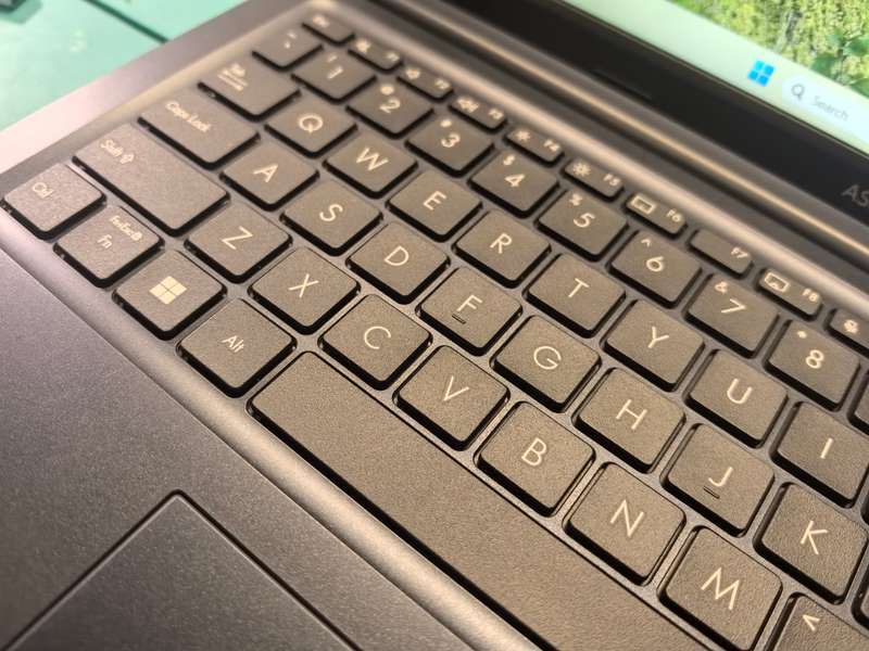 12TH GEN*ASUS VIVOBOOK X1504ZA-i3-1215U-8GB RAM-512GB SSD-FHD