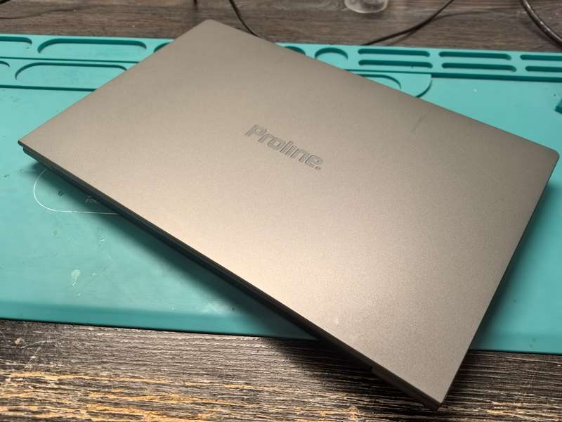 10th gen I7-PROLINE V146*i7-1065G7*8GB DDR4*256GB SSD*HD*IRIS GRAPHICS