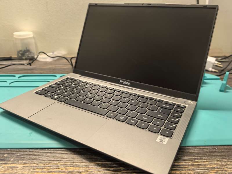 10th gen I7-PROLINE V146*i7-1065G7*8GB DDR4*256GB SSD*HD*IRIS GRAPHICS