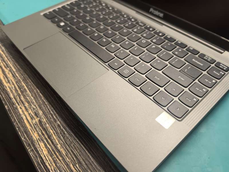 10th gen I7-PROLINE V146*i7-1065G7*8GB DDR4*256GB SSD*HD*IRIS GRAPHICS