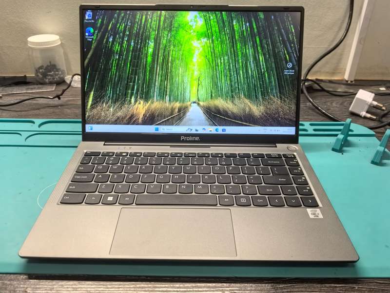 10th gen I7-PROLINE V146*i7-1065G7*8GB DDR4*256GB SSD*HD*IRIS GRAPHICS