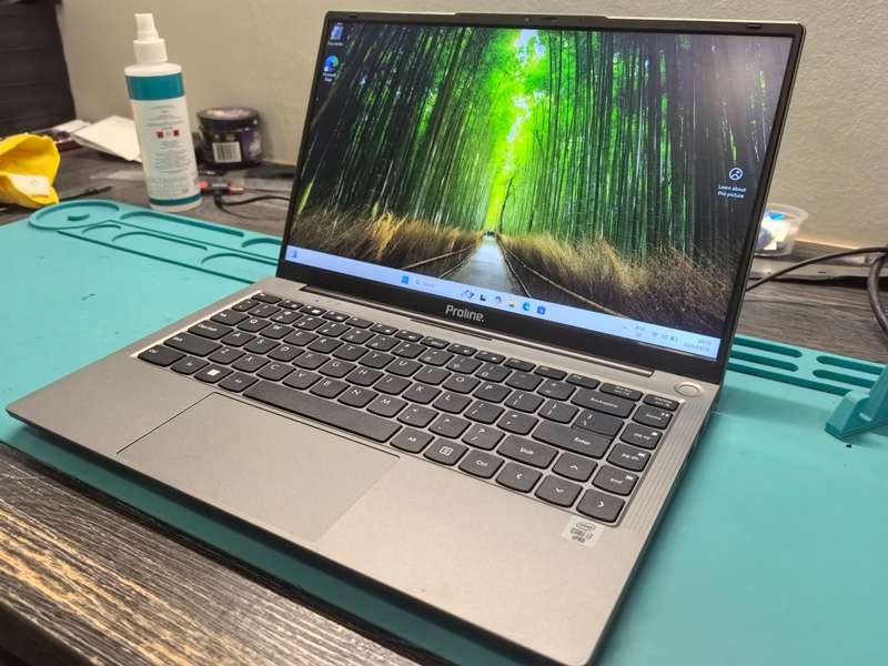10th gen I7-PROLINE V146*i7-1065G7*8GB DDR4*256GB SSD*HD*IRIS GRAPHICS