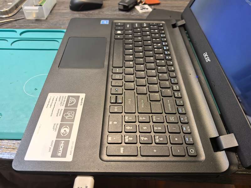 LATE ENTRY-ACER ASPIRE ES15-N3350*256GB SSD*6GB RAM*HD DISPLAY*DVD