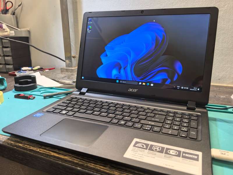 LATE ENTRY-ACER ASPIRE ES15-N3350*256GB SSD*6GB RAM*HD DISPLAY*DVD