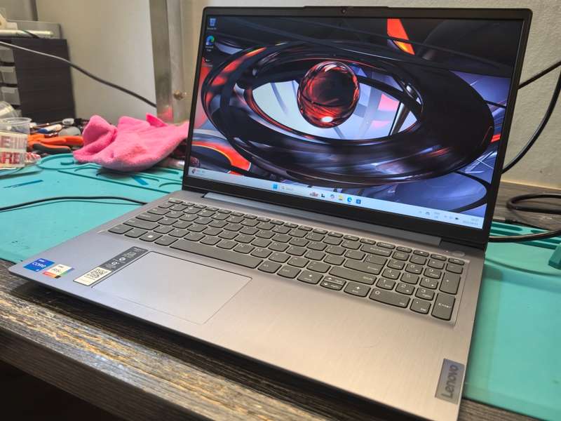 QUAD CORE i5-LENOVO IDEAPAD 3-i5-1135G7-8GB DDR4-512GB SSD-1000GB HDD-FHD-IRIS GRAPHICS