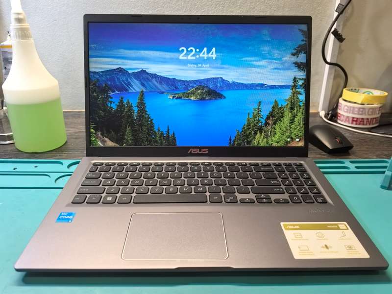 ASUS VIVOBOOK X515EA*i3-1115g4*4GB DDR4*256GB SSD*HD*