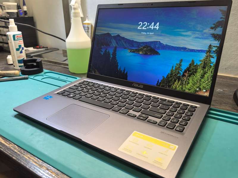 ASUS VIVOBOOK X515EA*i3-1115g4*4GB DDR4*256GB SSD*HD*