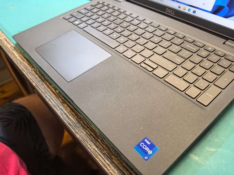 11TH GEN i7-DELL LATITUDE 3520-i7-1165G7-16GB DDR4-256GB SSD-FHD