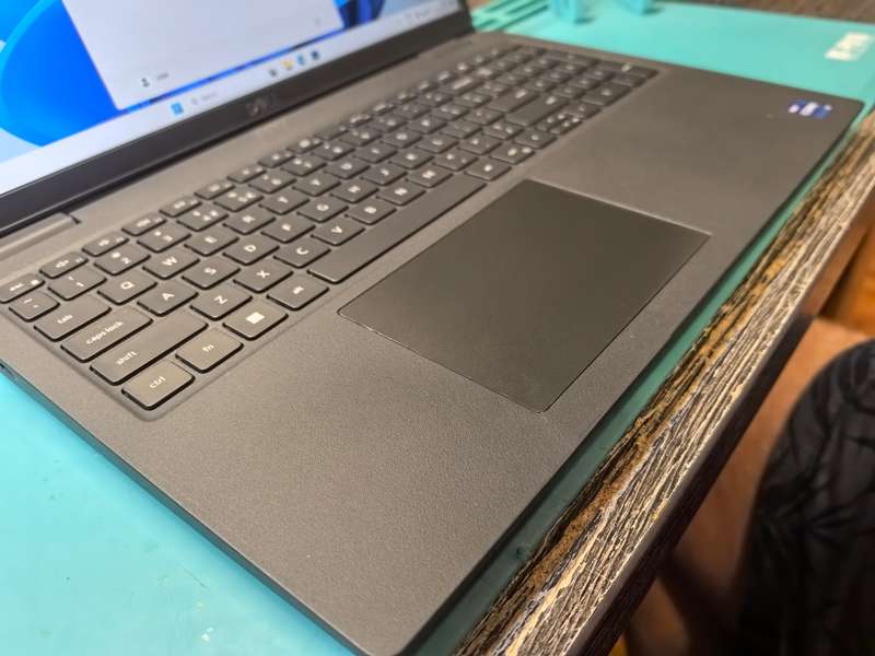 11TH GEN i7-DELL LATITUDE 3520-i7-1165G7-16GB DDR4-256GB SSD-FHD