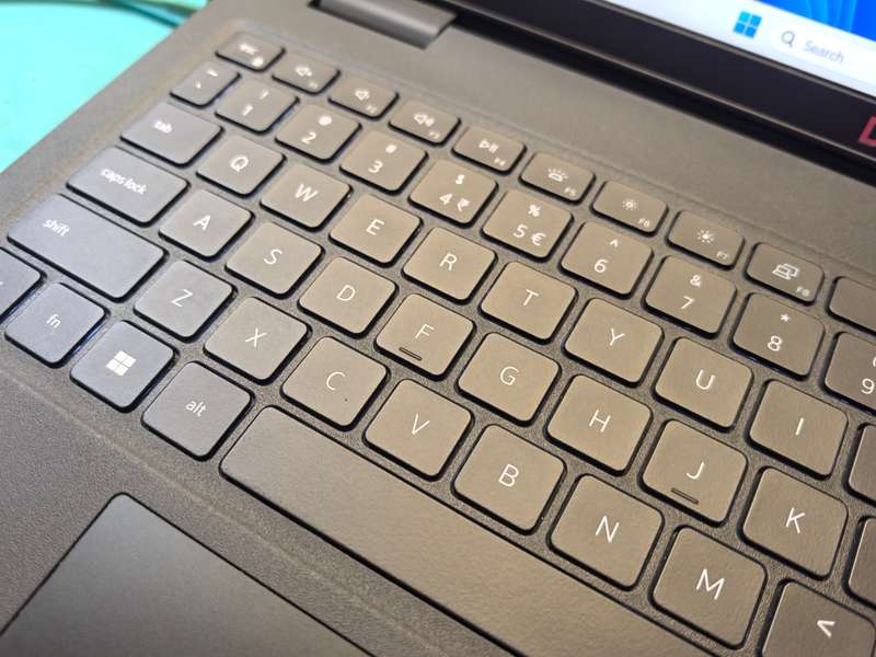 11TH GEN i7-DELL LATITUDE 3520-i7-1165G7-16GB DDR4-256GB SSD-FHD