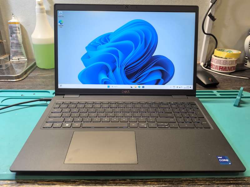 11TH GEN i7-DELL LATITUDE 3520-i7-1165G7-16GB DDR4-256GB SSD-FHD