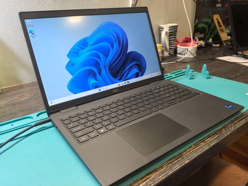 11TH GEN i7-DELL LATITUDE 3520-i7-1165G7-16GB DDR4-256GB SSD-FHD