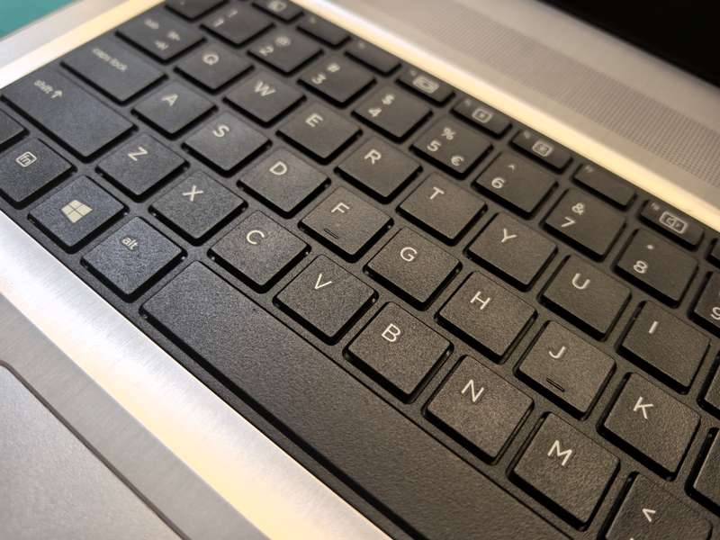 HP PROBOOK 450 G4*I3-7100u*8GB*256GB SSD-HD-DVD-HD GRAPHICS