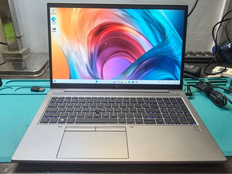 HP ZBook Firefly 15 G7 with i7-10810U, 16GB DDR4, 512GB SSD, FHD
