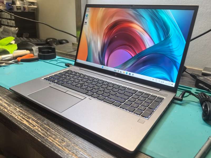 HP ZBook Firefly 15 G7 with i7-10810U, 16GB DDR4, 512GB SSD, FHD
