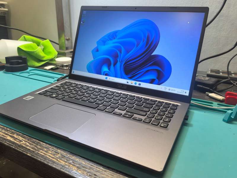 LATE ENTRY-10TH GEN*ASUS VIVOBOOK X515FA*i3-10110U*8GB DDR4*256GB SSD*HD*