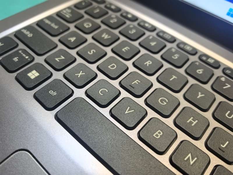 LATE ENTRY-10TH GEN*ASUS VIVOBOOK X515FA*i3-10110U*8GB DDR4*256GB SSD*HD*