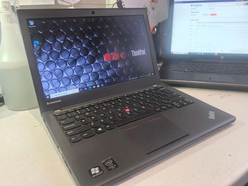 ULTRABOOK*LENOVO THINKPAD X240*i5-4300U*8GB DDR4-256GB SSD*4G*