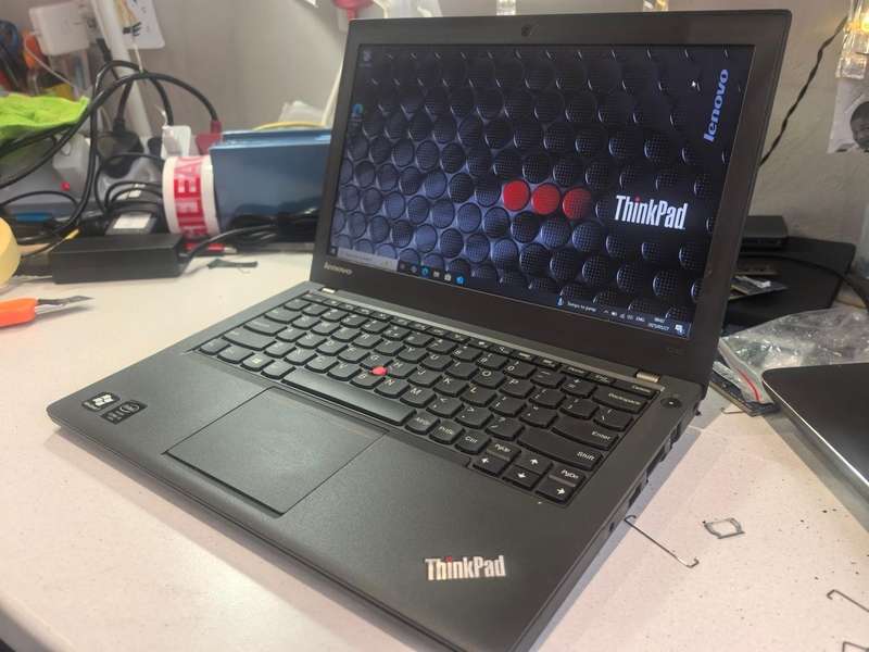 ULTRABOOK*LENOVO THINKPAD X240*i5-4300U*8GB DDR4-256GB SSD*4G*