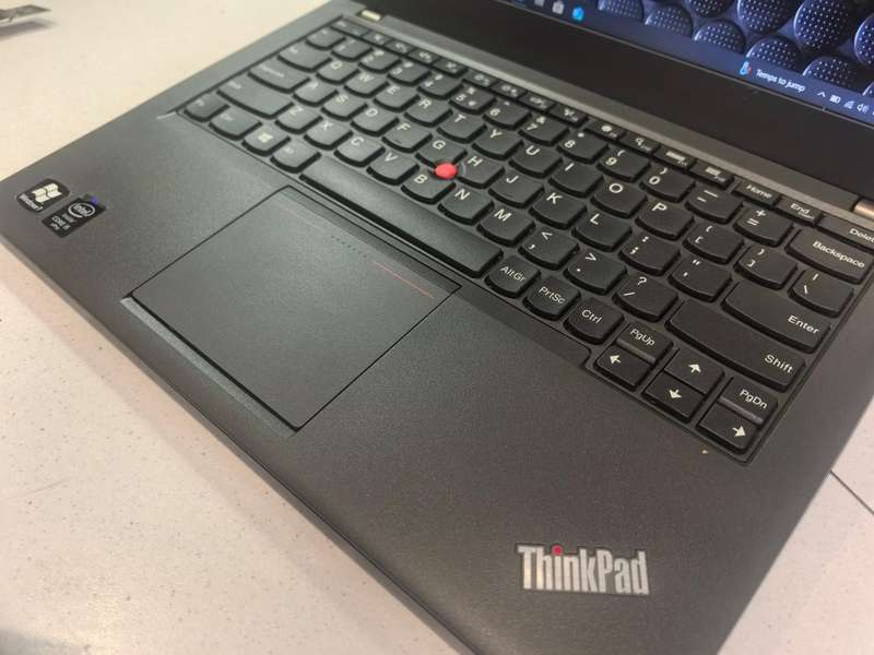 ULTRABOOK*LENOVO THINKPAD X240*i5-4300U*8GB DDR4-256GB SSD*4G*