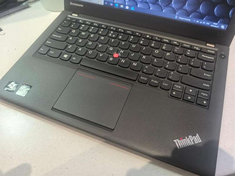 ULTRABOOK*LENOVO THINKPAD X240*i5-4300U*8GB DDR4-256GB SSD*4G*