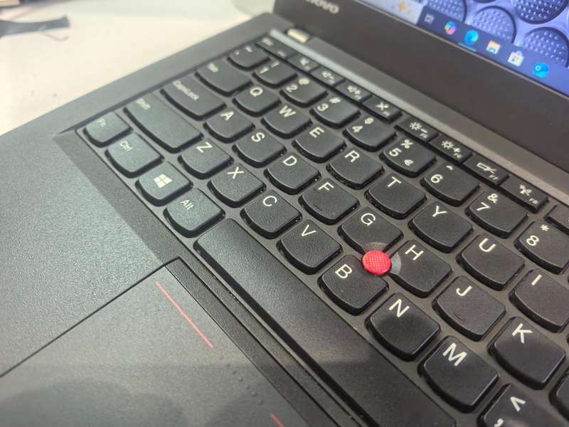 ULTRABOOK*LENOVO THINKPAD X240*i5-4300U*8GB DDR4-256GB SSD*4G*