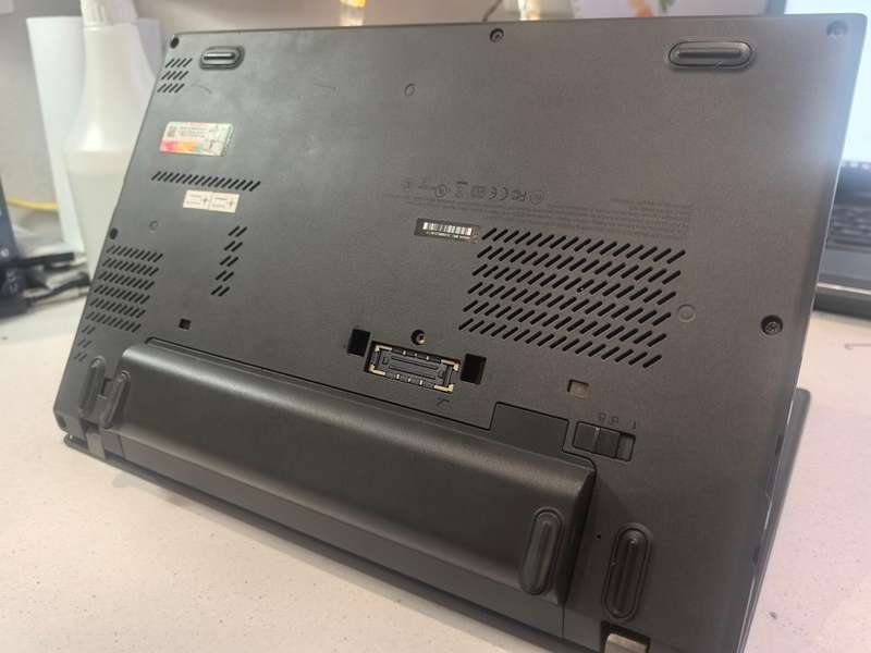ULTRABOOK*LENOVO THINKPAD X240*i5-4300U*8GB DDR4-256GB SSD*4G*