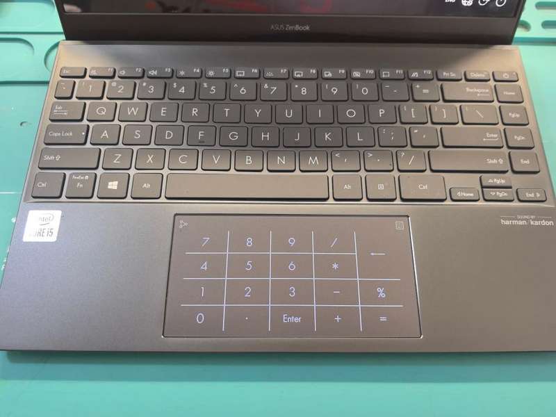 AS NEW-ASUS ZENBOOK 13 UX325E*i5-1035G4-8GB DDR4-512GB SSD-FHD-IRIS GRAPHICS