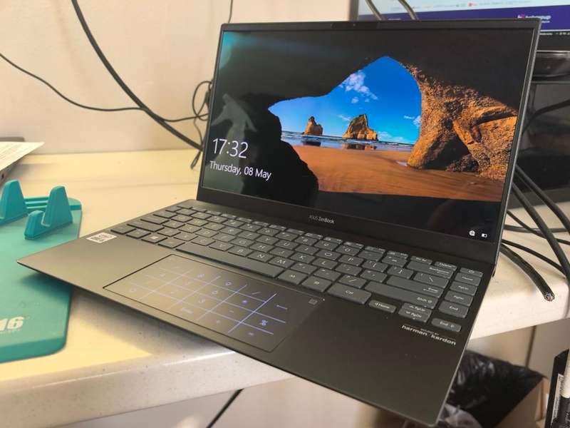 AS NEW-ASUS ZENBOOK 13 UX325E*i5-1035G4-8GB DDR4-512GB SSD-FHD-IRIS GRAPHICS